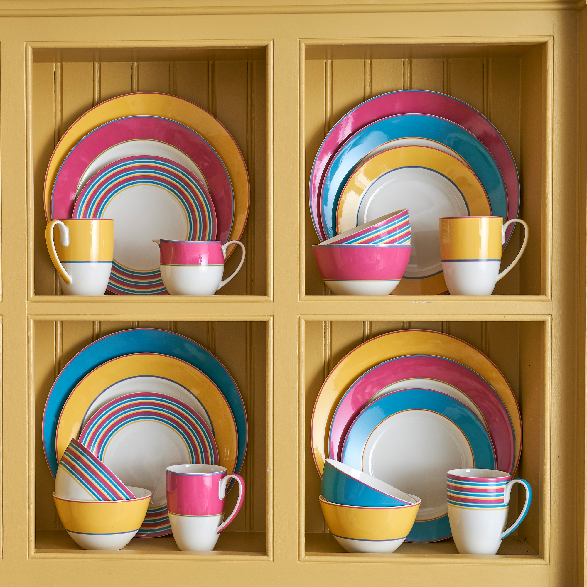 Kit Kemp Calypso Yellow Dinner Plate image number null